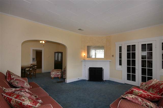 1107 E Gordon Ave - Photo 2