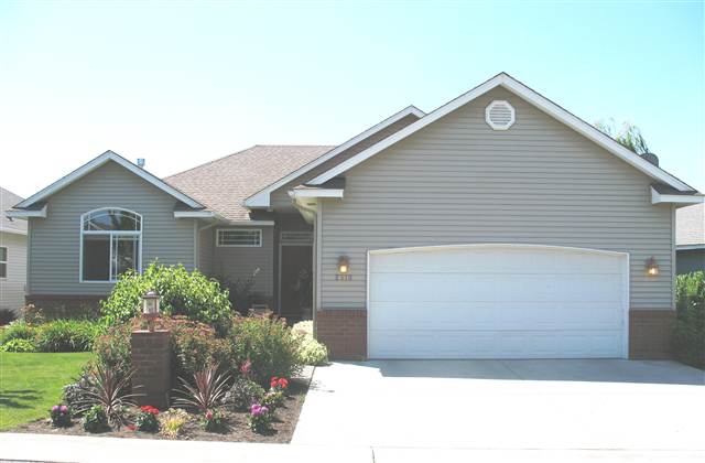 2518 E 62nd Ln - Photo 1