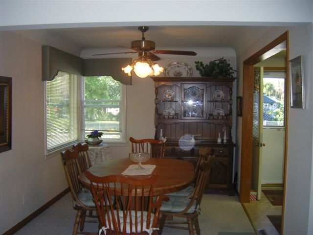 1124 N Locust - Photo 4