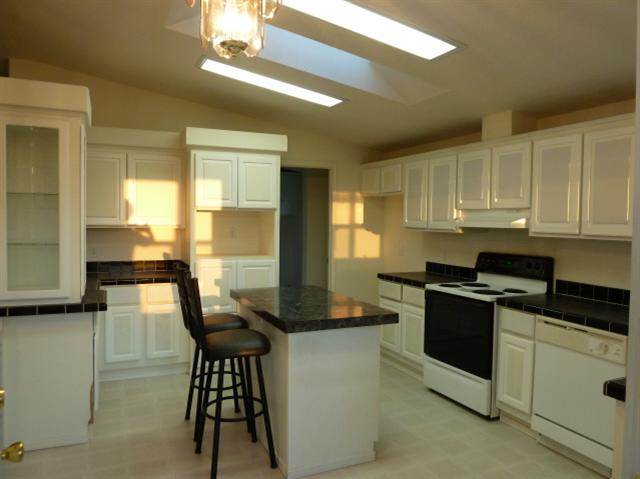 406 N G St - Photo 3