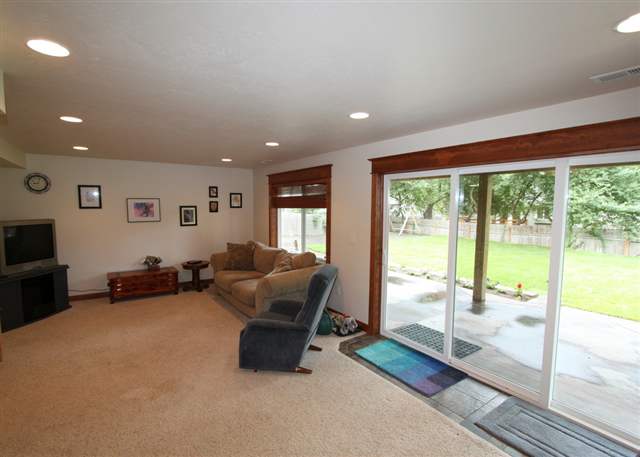 118 E Wynot - Photo 3