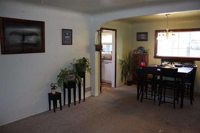 110 N Main St - Photo 1