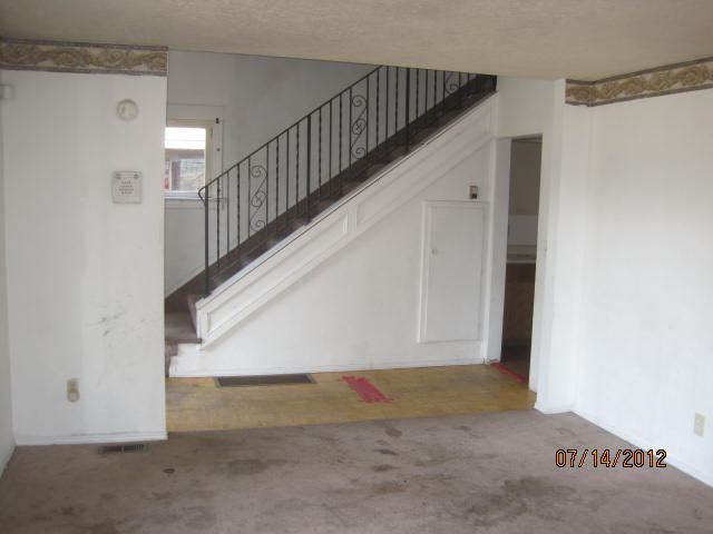 927 E Wabash Ave - Photo 1