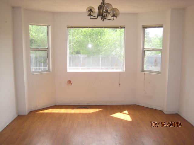 927 E Wabash Ave - Photo 2