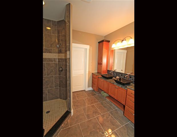 607 W WILLAPA Ave - Photo 6