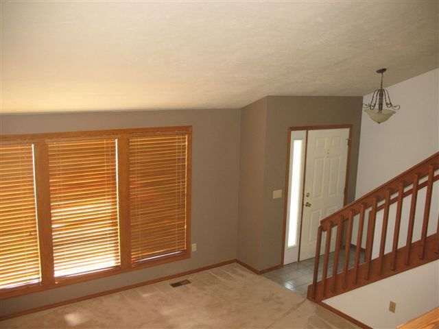5326 W Newell Ct - Photo 3