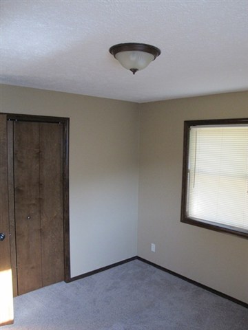 907 E Rowan Ave - Photo 3