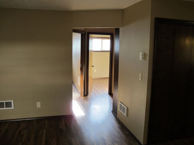907 E Rowan Ave - Photo 5