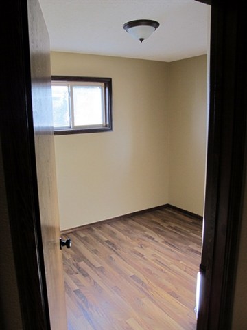 907 E Rowan Ave - Photo 6