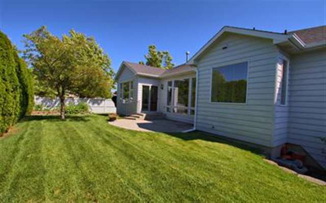 823 N Knudson St - Photo 9