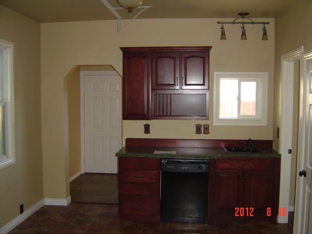 1914 W Sharp Ave - Photo 4