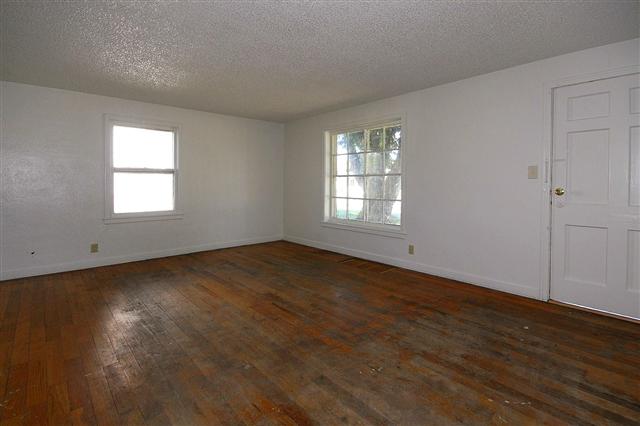 2311 W Rowan Ave - Photo 3