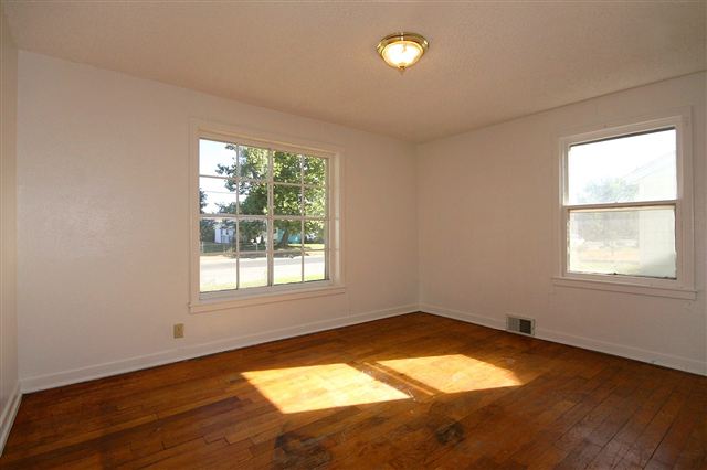 2311 W Rowan Ave - Photo 4