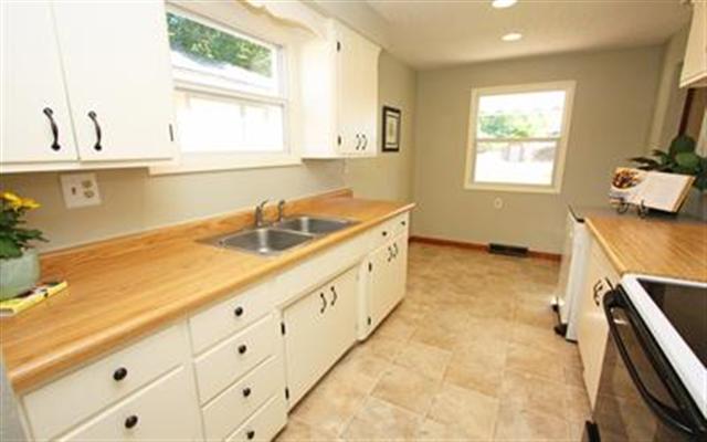 3919 W Olympic Ave - Photo 3