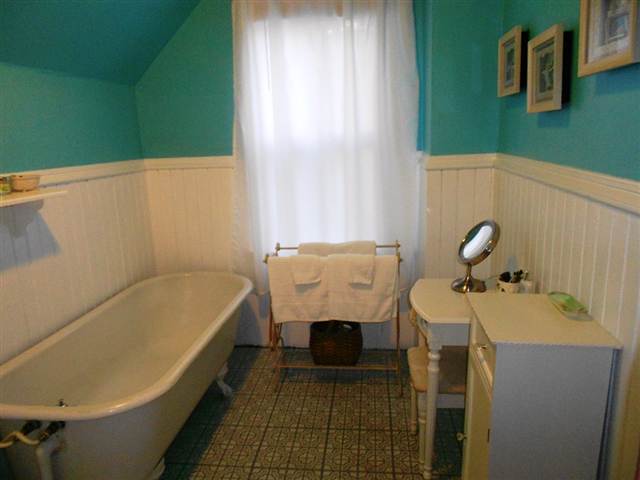 406 E 9th Ave - Photo 9