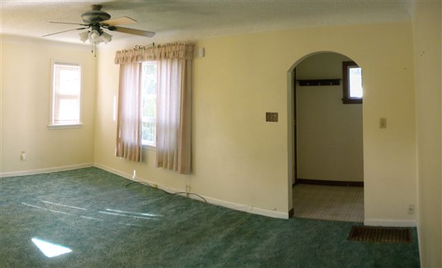 1624 E Broad - Photo 3