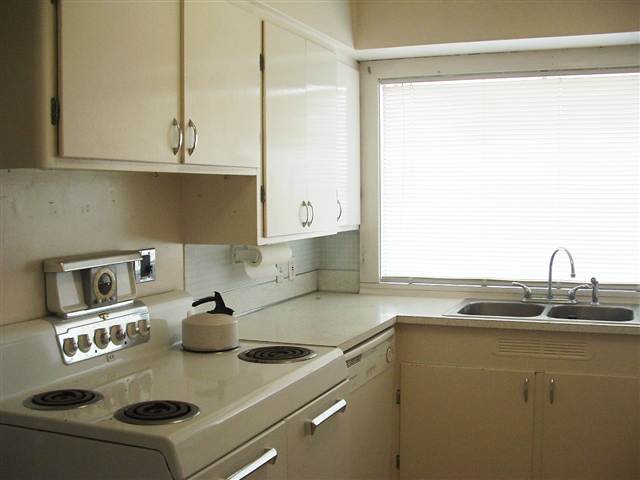 1210 S Elm St - Photo 4