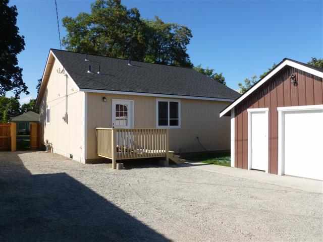 1027 E Lacrosse Ave - Photo 8