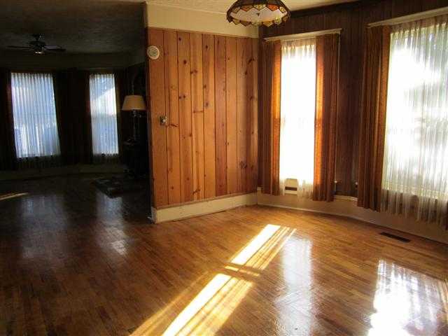 1009 Oakland St - Photo 4