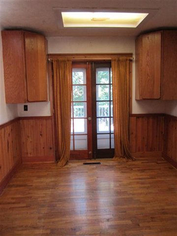 1009 Oakland St - Photo 7