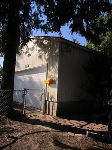 1009 Oakland St - Photo 9