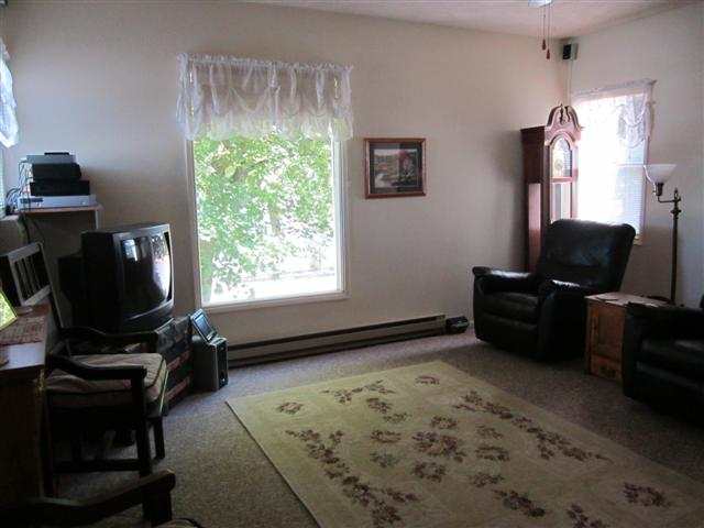 908 7th St - Photo 4