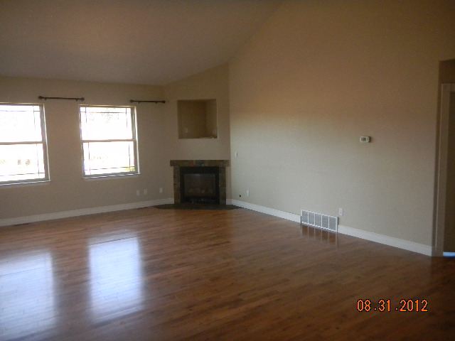 10325 E Garland Ave - Photo 2