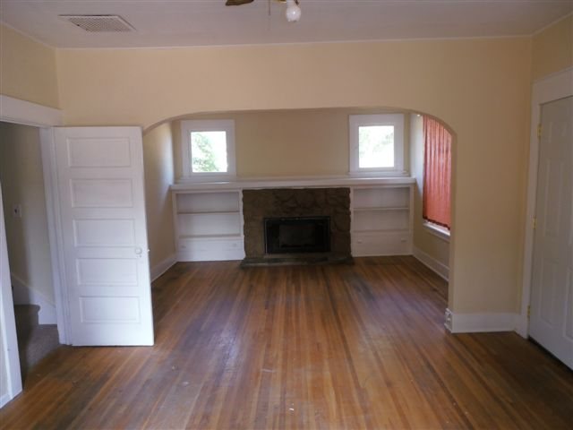 704 S Freya St - Photo 3