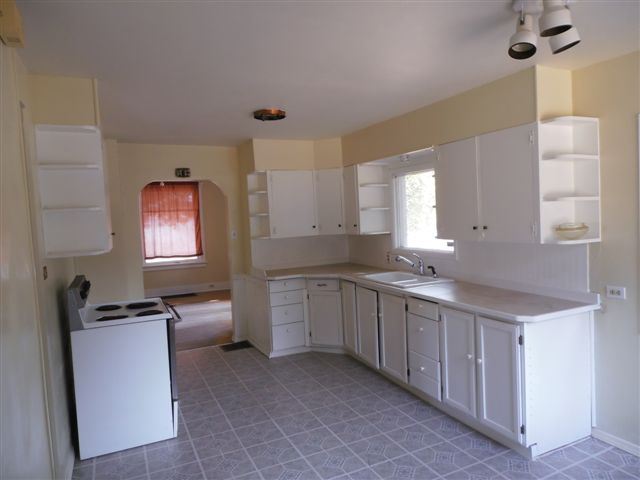 704 S Freya St - Photo 5
