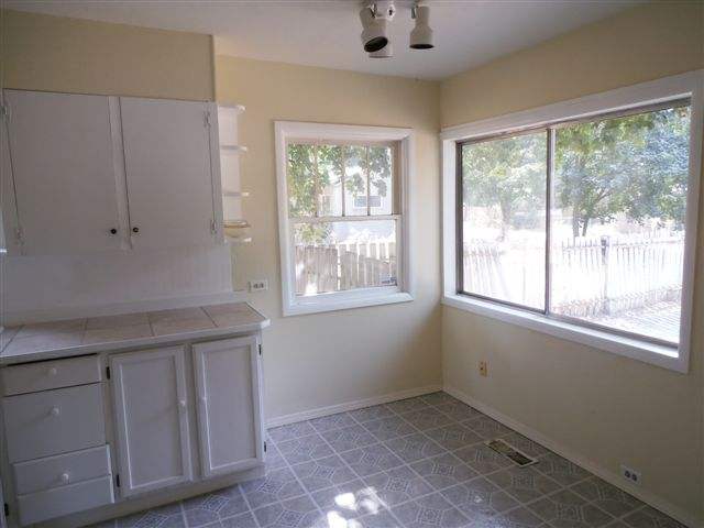 704 S Freya St - Photo 7
