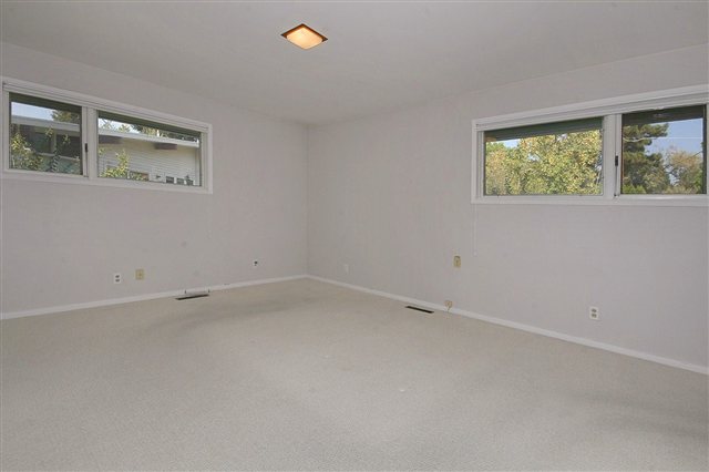 1019 E 57th Ave - Photo 4