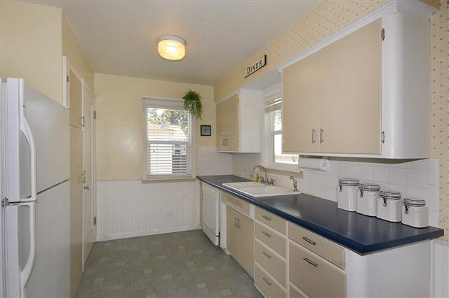 1125 E 33rd Ave - Photo 3