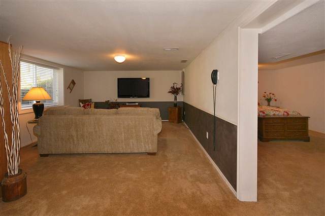 1125 E 33rd Ave - Photo 5