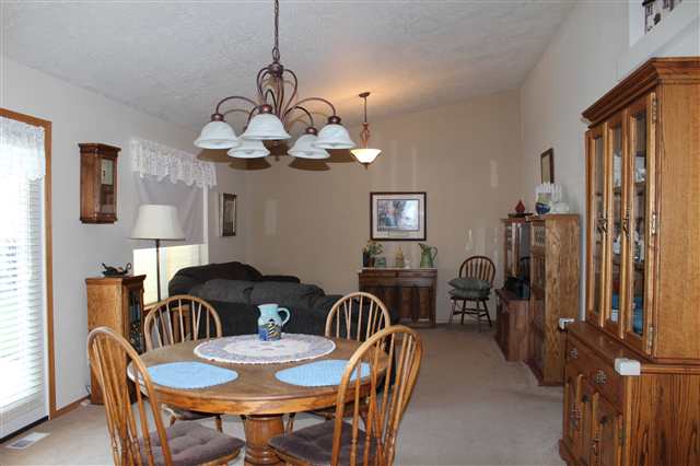 10109 W Richland Rd - Photo 3