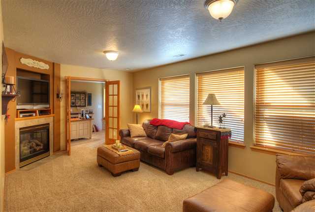 12808 E 35th Ave - Photo 7