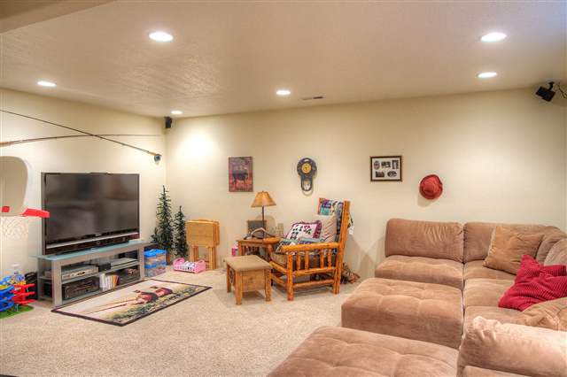 12808 E 35th Ave - Photo 9