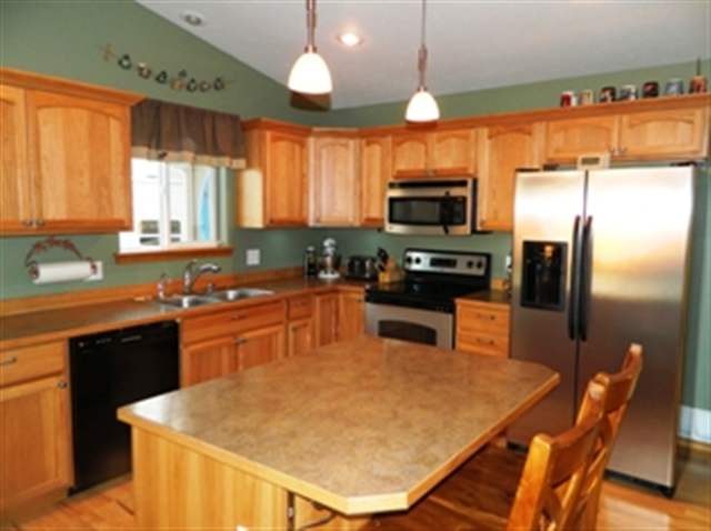 415 Evergreen Ct - Photo 3