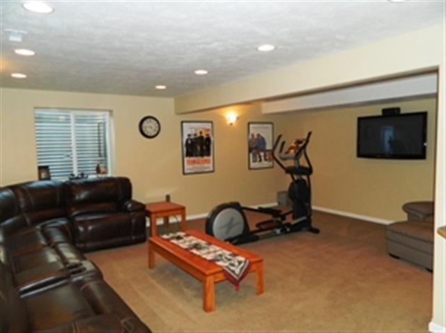 415 Evergreen Ct - Photo 7