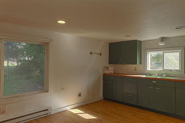 736 E 3rd Ave - Photo 3