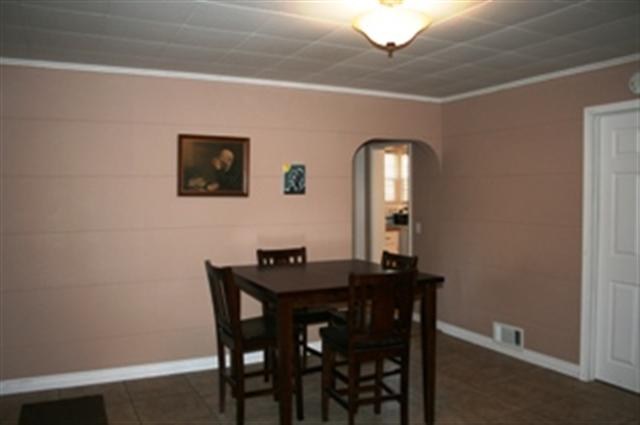 611 E Crawford St - Photo 3