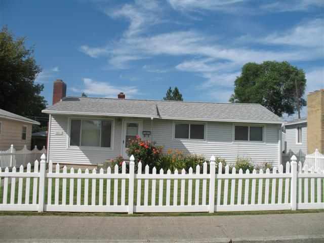 621 E Columbia - Photo 1