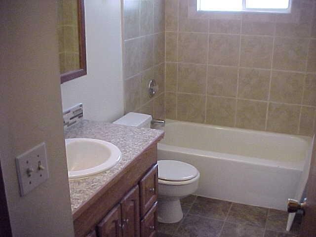 1018 E Rowan Ave - Photo 3