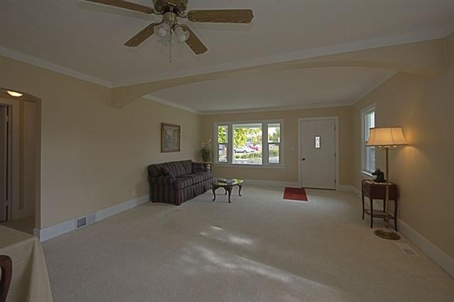 2801 N Vista Rd - Photo 3
