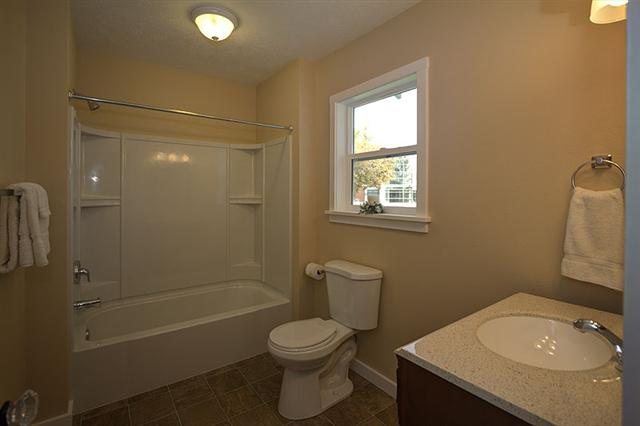 2801 N Vista Rd - Photo 4