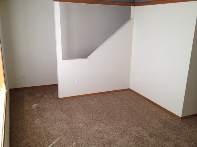 1607 E Courtland Ave - Photo 3