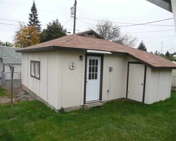 627 Villard St - Photo 3