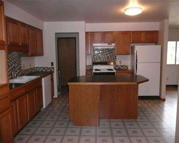 627 Villard St - Photo 4
