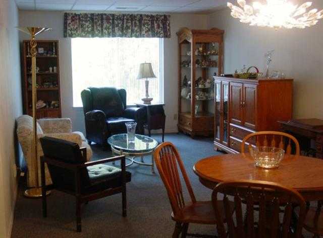 251 N Elm 2-B - Photo 4