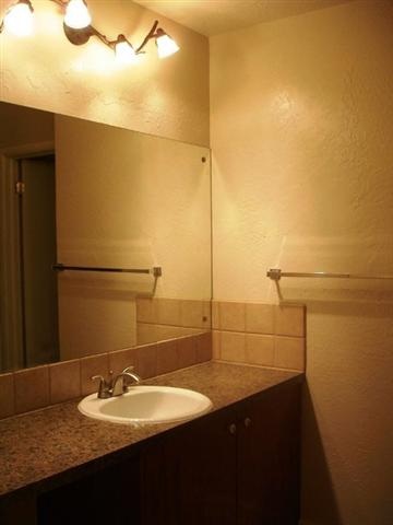 1118 E 54TH Ave - Photo 5
