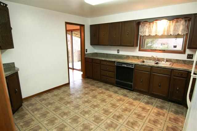 2427 E 40th Ave - Photo 6